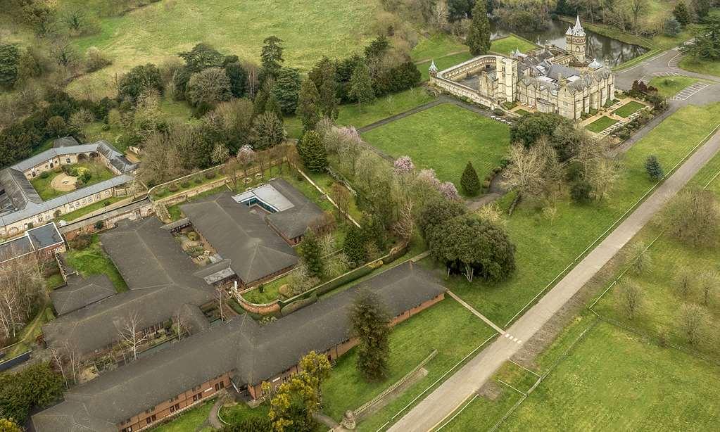 De Vere Horsley Estate East Horsley Exterior photo