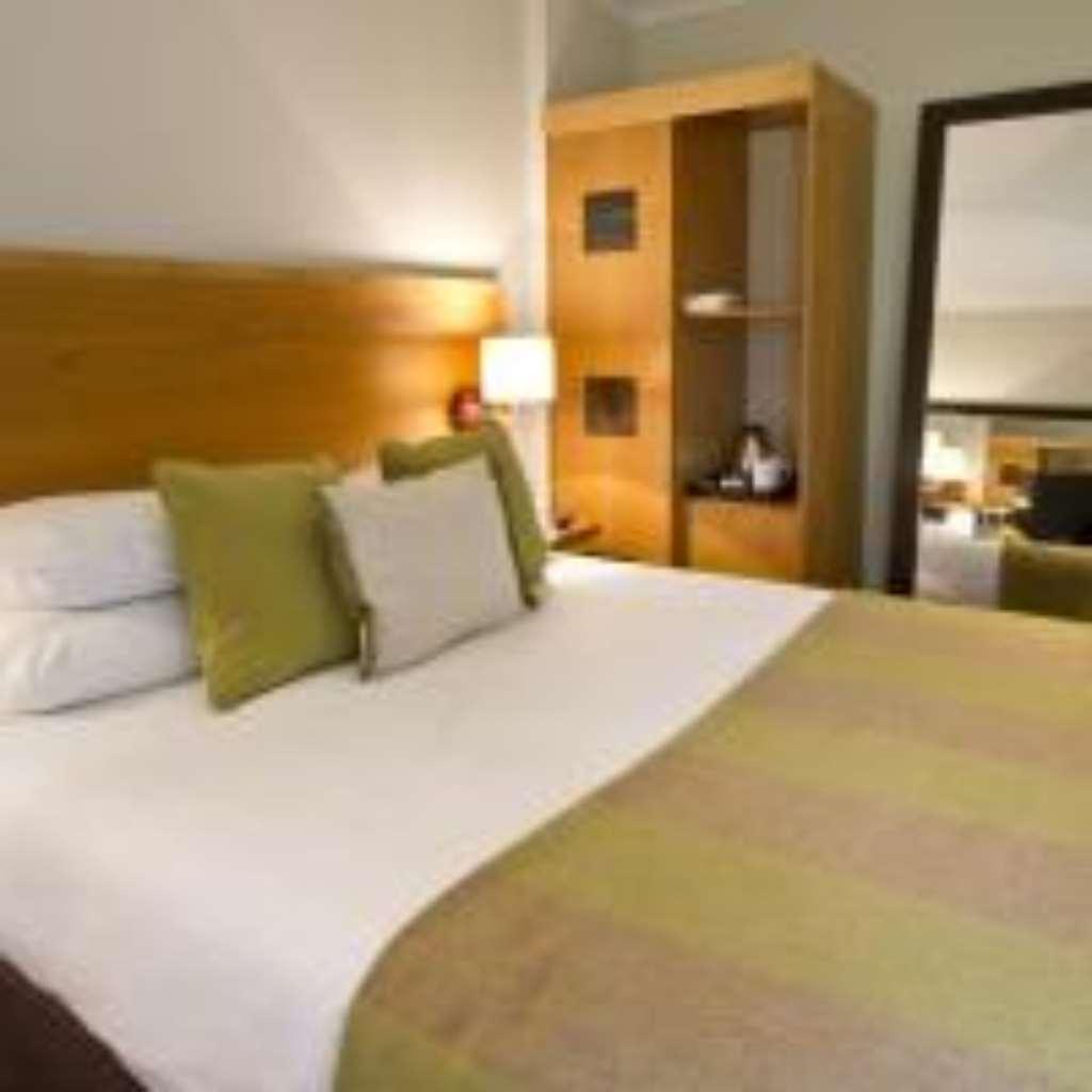 De Vere Horsley Estate East Horsley Room photo