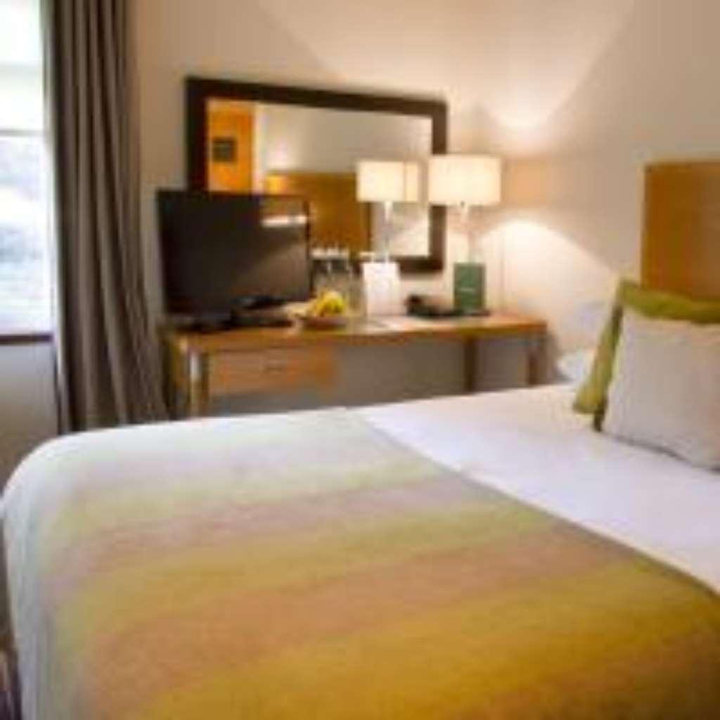 De Vere Horsley Estate East Horsley Room photo